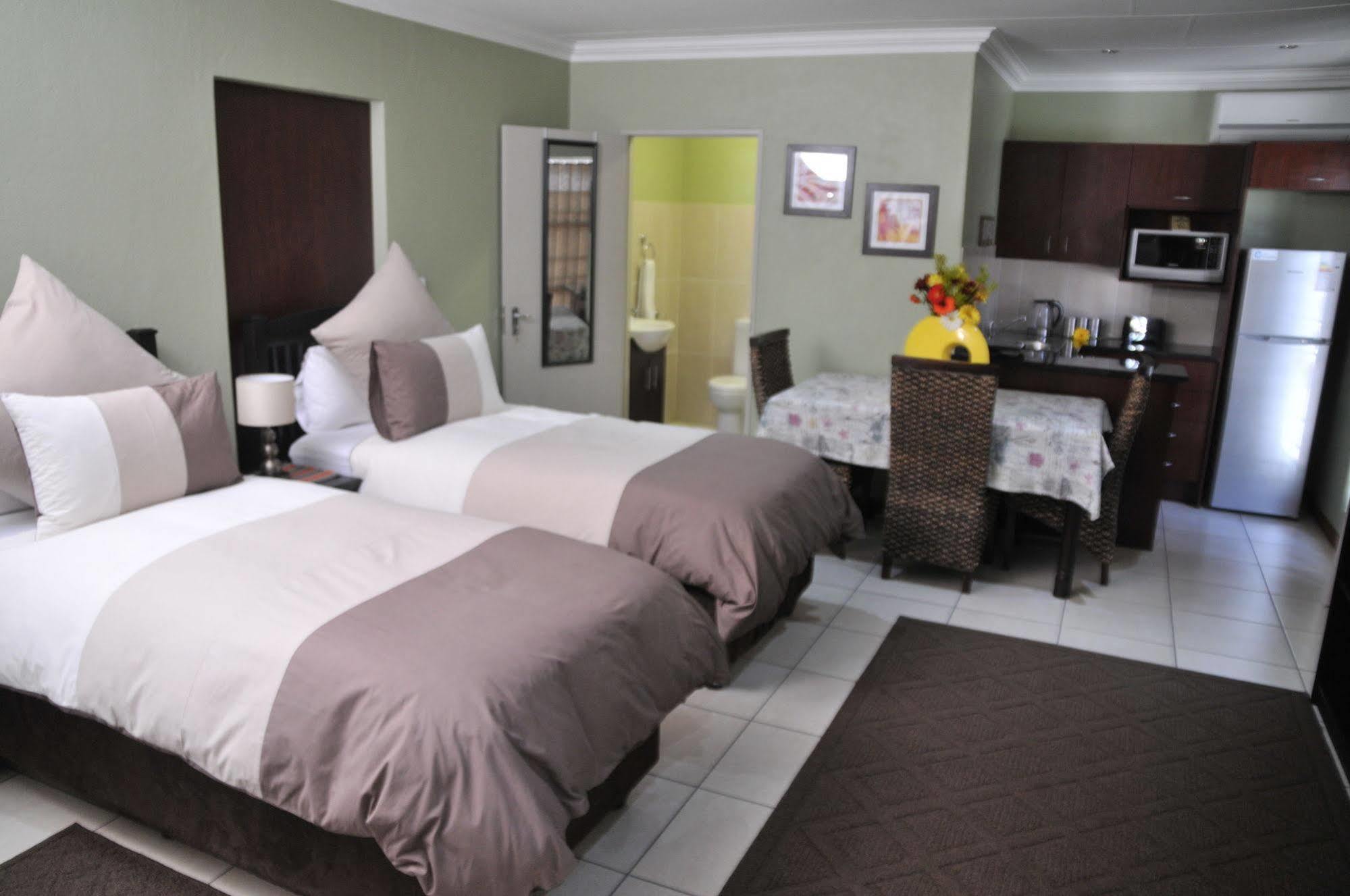 Summer Garden Guest House Benoni Exterior photo